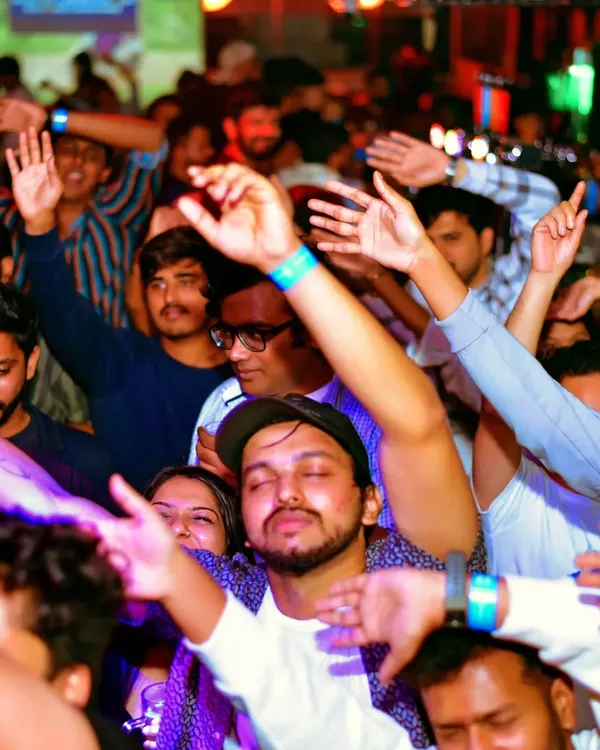 The energy of a packed dance floor is unbeatable. This is what it's all about: people losing themselves in the music, hands up, and feeling the collective vibe.