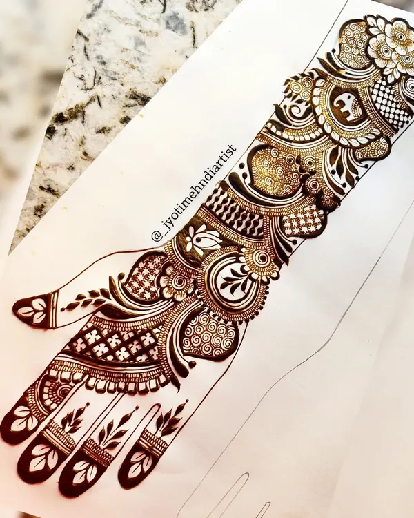 You will learn to master popular styles like this full-hand Indo-Arabic design. My course covers how to balance bold elements with intricate patterns to create a flowing, elegant composition.