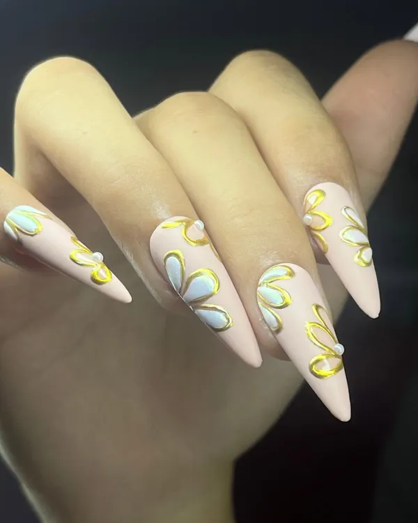 I believe that elegance lies in the details. This is an example of the intricate 3D floral designs we teach, combining delicate sculpting with a modern aesthetic to create truly standout nail art.