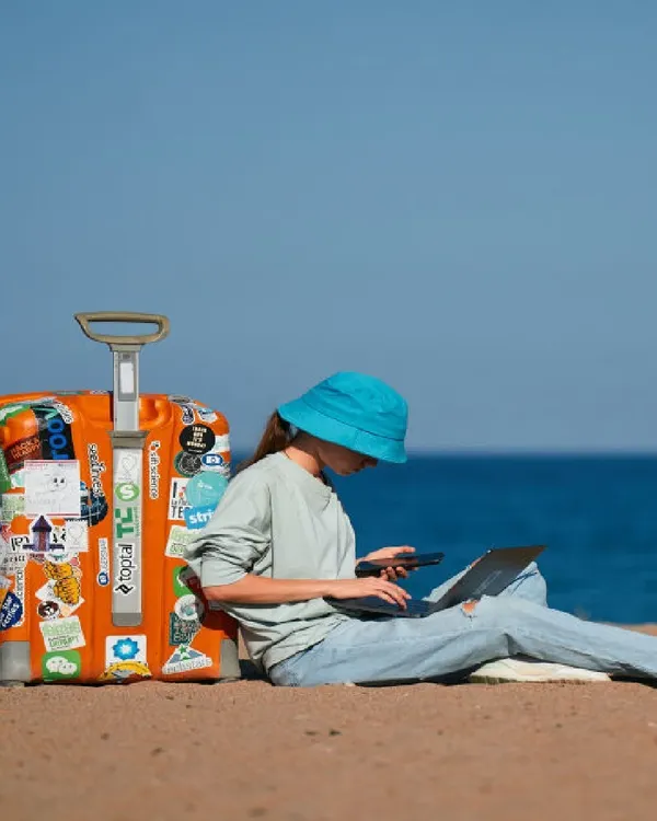 Enjoy the freedom to work or explore anywhere, without being weighed down by your luggage. We offer a secure space for your bags, so you can experience your destination hands-free, whether you're a digital nomad on a work trip or a tourist soaking in the sights.