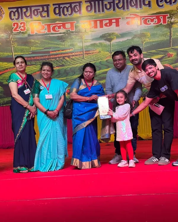 Our founder, Himanshu Tyagi, had the honor of judging a dance competition at the Shilp Gram Mela organized by the Lions Club of Ghaziabad. Here he is presenting an award to a talented young winner.