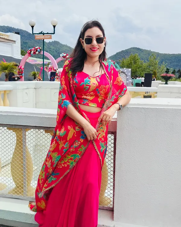 A bright and floral outfit for a daytime Mehendi or Haldi function. This look was perfect for a destination wedding with an outdoor setting.