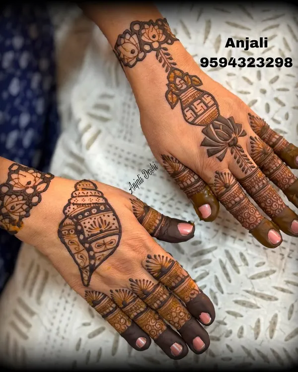 I feel honored to create mehendi for sacred occasions like a Jain Diksha ceremony. This design incorporates auspicious symbols like the Shankh (conch), Kalash, and lotus, each holding deep spiritual meaning for the path of vairagya.