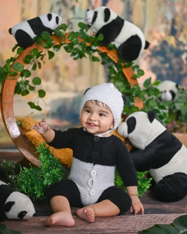 One of my most popular themes is this adorable panda shoot! This little one is having a great time sitting amongst his fluffy panda friends.