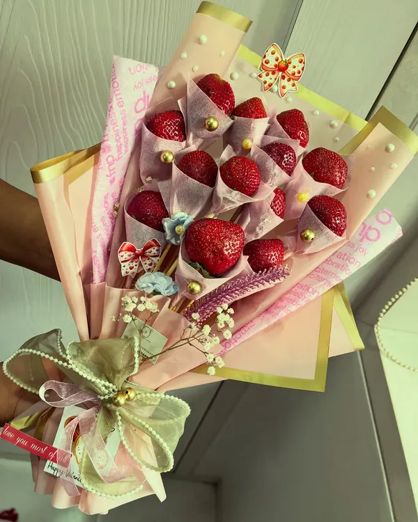 A handful of happiness, this strawberry bouquet is wrapped in soft pink paper with a beautiful sheer bow. I add little details like pearls and decorative butterflies to make each edible gift feel extra special.