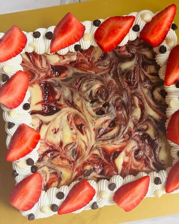 My Strawberry Cheesecake Swirl Brownie Slab is the ultimate treat. A rich, fudgy brownie base is swirled with creamy cheesecake and strawberry compote, then topped with fresh strawberries.