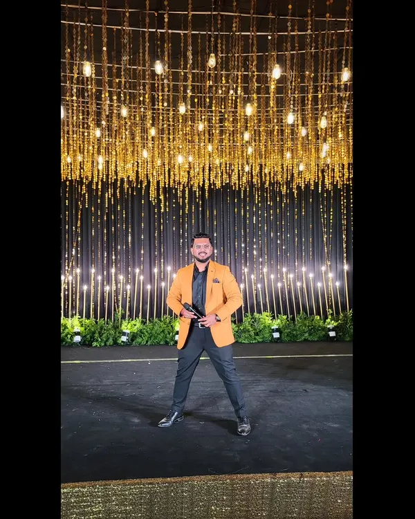 Sangeet nights are all about sparkle and smiles. On a beautifully lit stage, I make sure the energy is high and the celebration is one for the books.