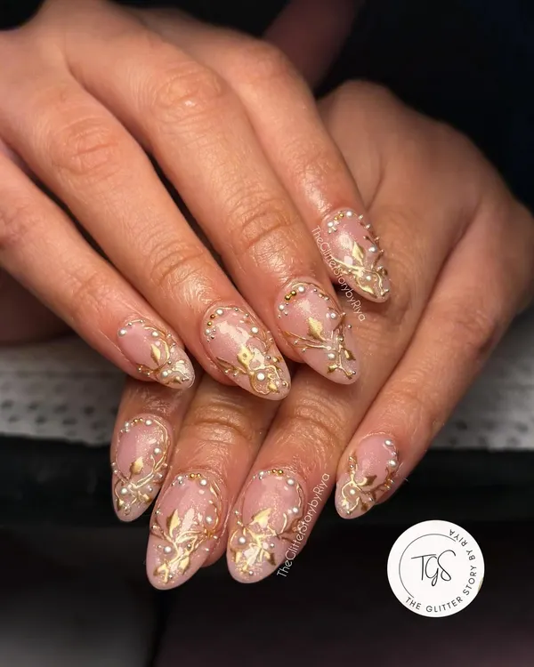 This is the kind of intricate bridal work I absolutely love to create. This set features delicate 3D gold leaf and pearl detailing on a shimmery nude base, designed to perfectly complement a bride's special day look.