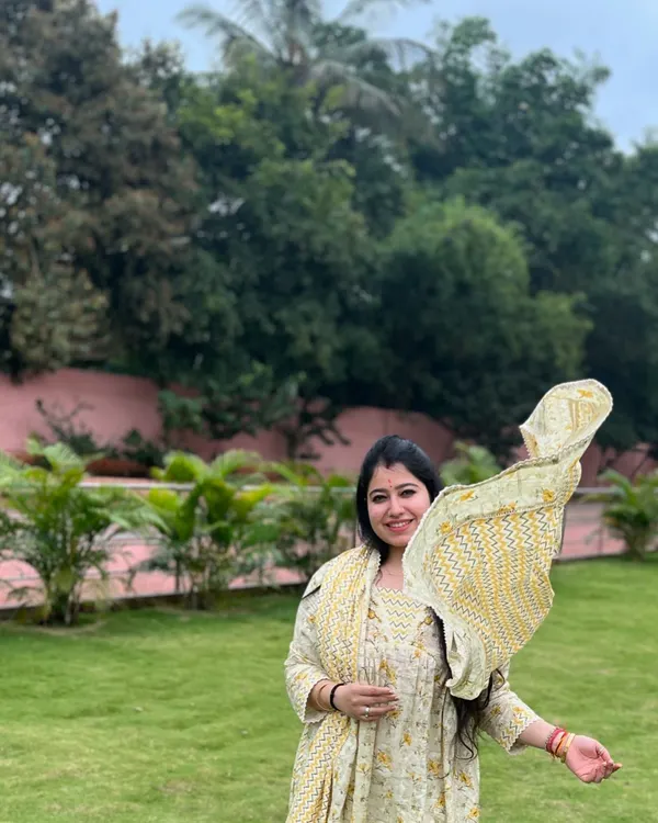 Getting into the festive spirit for Navratri. The flow of a traditional outfit is part of the dance itself, and I love teaching how to use it to add grace to your Garba or folk dance moves.