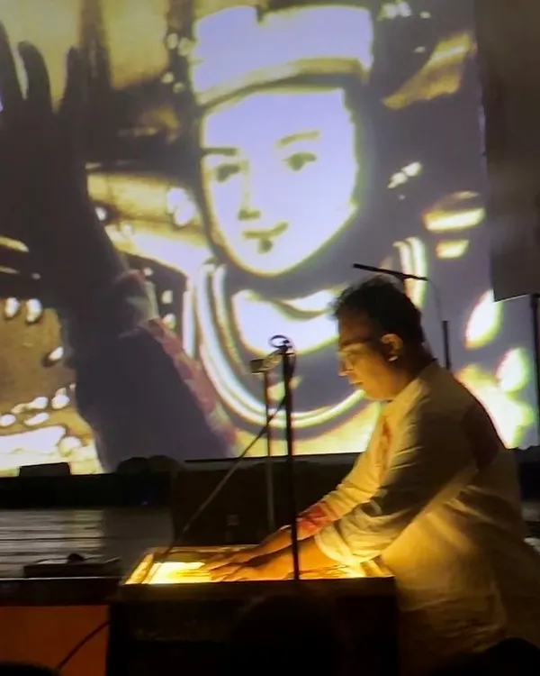 Here I am performing my sand art at a glorious meet in Guwahati. The story unfolds on the light table, projected onto a large screen for everyone to see.