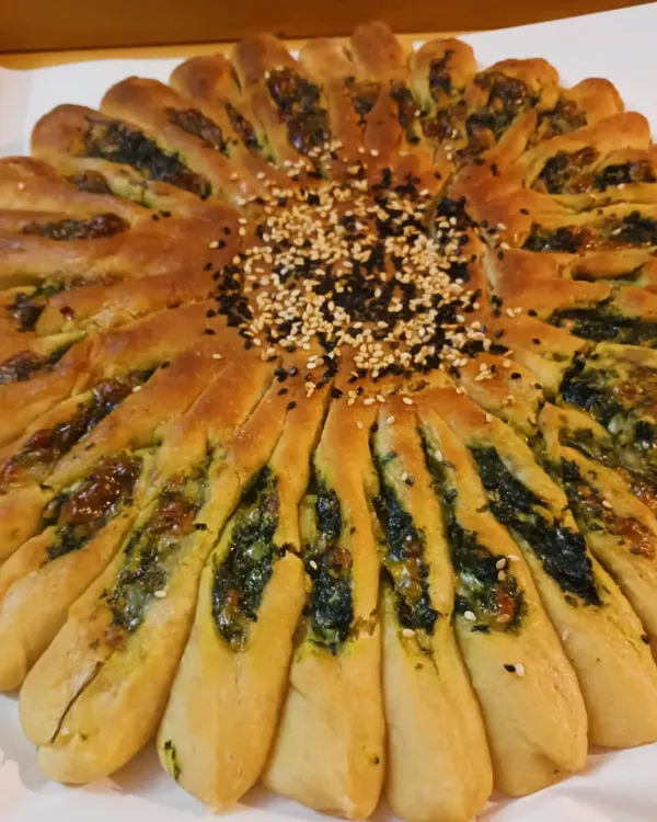 My Millet Sunflower Bread is as delicious as it is beautiful. This gluten-free loaf is stuffed with a savoury spinach and vegan cheese filling, perfect for sharing.