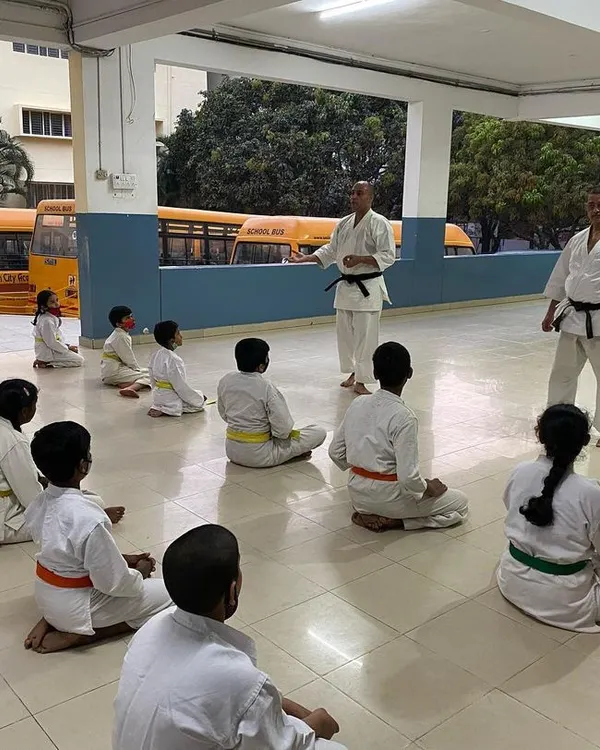 We were honored to host Lt. Col. Vivek Pahwa, a fellow Sensei, at our dojo. Here he shares his experiences about self-defense in the Indian Army with our students.