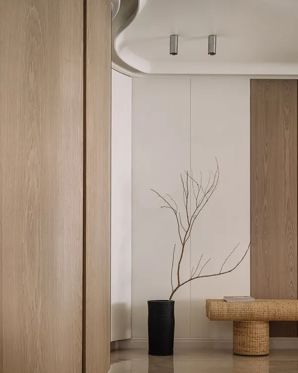The entrance to Kanso House sets a tone of calm simplicity. We used clean lines, natural wood, and a single, sculptural branch to create a moment of pause, inviting you to leave the city's rush behind and step into a space of tranquility.