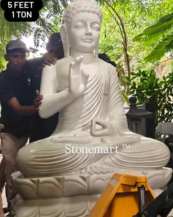 Our team carefully positions a massive 5-foot, 1-ton white marble Buddha statue. This piece, carved in the Abhaya Mudra posture, is a testament to our skill in creating large garden Buddha statues for resorts and farmhouses.