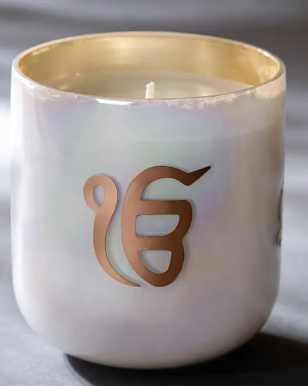 My 'Ek Onkar' spiritual candle is designed for meditative moments. The sacred symbol glows beautifully on the iridescent glass, while the exquisite fragrance facilitates inner peace and clarity. It is a vessel for your scented spiritual practices.