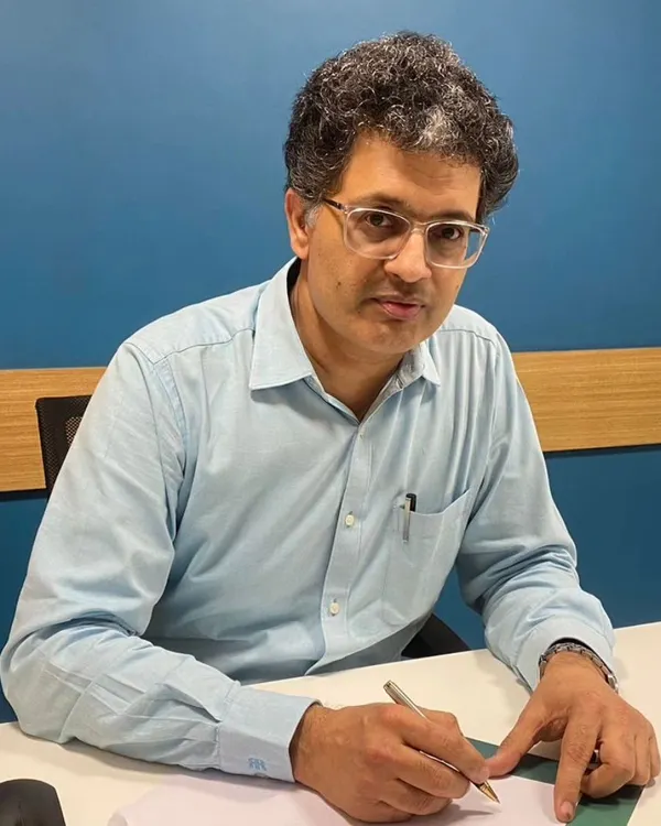 This is one of the expert dermatologists on my team. I ensure that all cosmetic care is provided under the guidance of qualified and experienced doctors and aesthetic therapists.