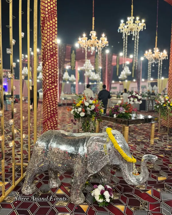 A stunning mirrored elephant statue, adorned with a marigold garland, adds a touch of modern royalty and is a favorite photo spot for guests.