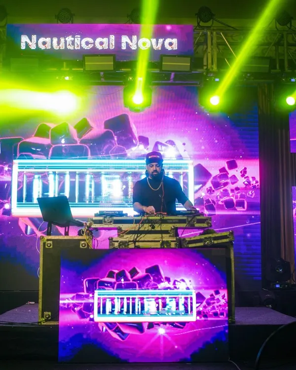 College fests are always tonnes of fun. Here I am on a massive stage with full LED production for 'Nautical Nova'.