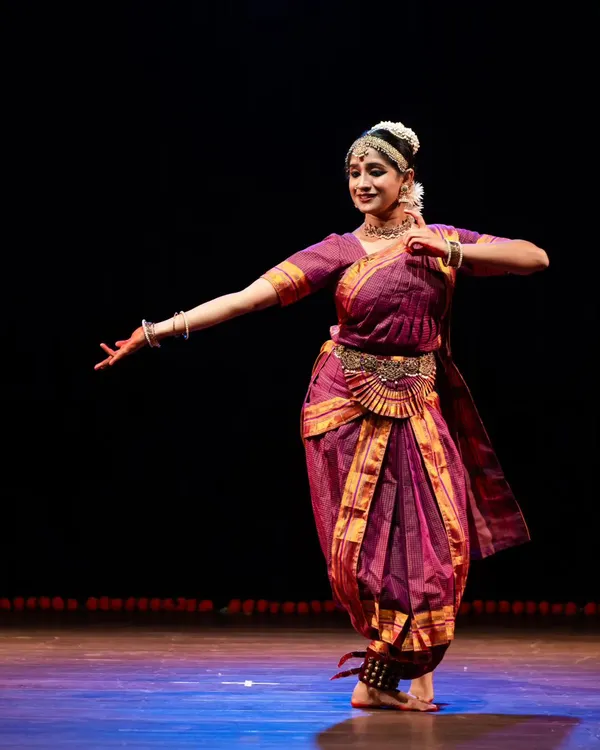 A beautiful moment from a Bharatanatyam Margam based on the poems of Da. Ra. Bendre. This solo performance showcases the grace and expressive power of the art form.