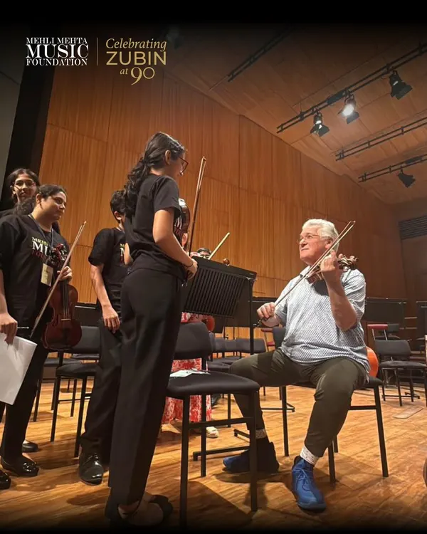 A truly inspiring moment for our students as they receive personal instruction from the world-renowned violinist Pinchas Zukerman during a masterclass. We provide these unparalleled opportunities for our students to learn from the very best in the world of classical music.