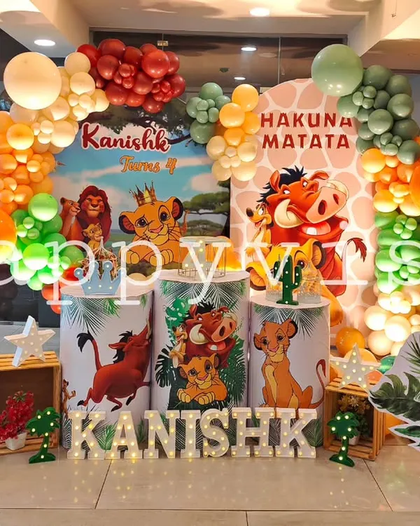 Hakuna Matata! A vibrant Lion King theme for Kanishk's 4th birthday, complete with character cutouts of Simba, Timon, and Pumbaa, and a jungle-inspired balloon arch.