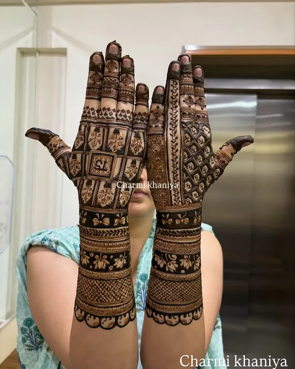 When the client says, "aaj toh main paisa vasool kar ke rahungi!" This is the kind of heavy, traditional design you get. Absolutely worth it!