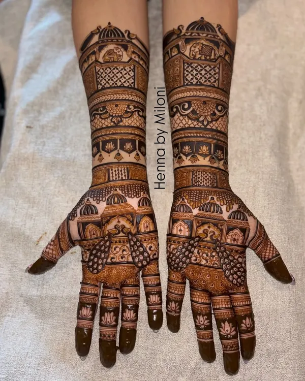 A stunning example of full-coverage bridal mehendi. This design features repeating architectural domes and intricate lattice work, creating a rich and symmetrical look.