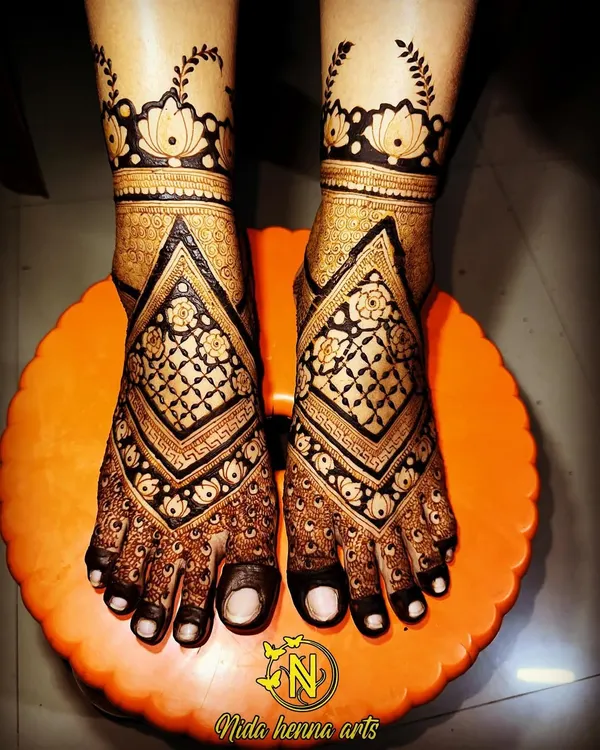 A stunning bridal leg design created by my talented students. This design features bold geometric patterns combined with delicate floral details.