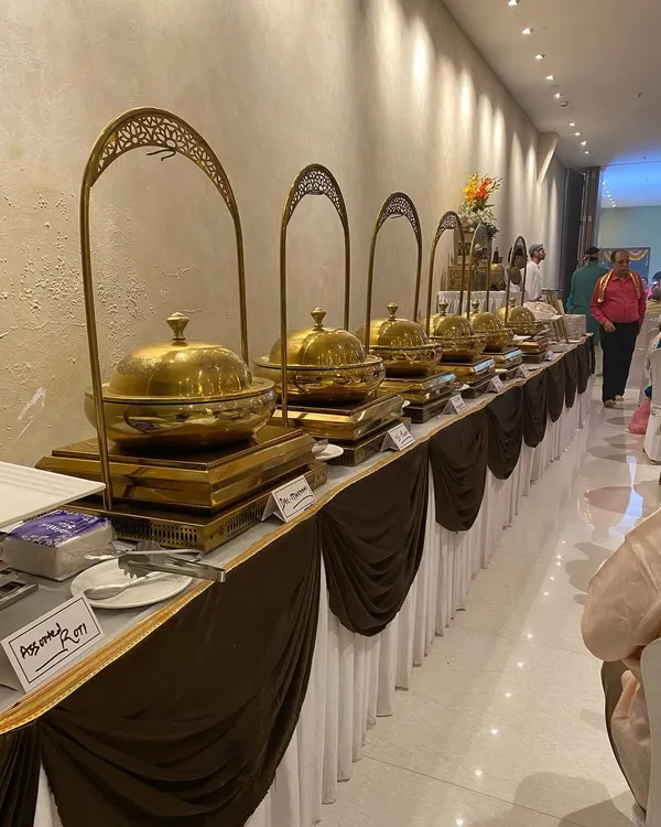 This is our complete buffet setup for a Mata ki Chowki in Powai, featuring an extensive menu of Jain and Satvik dishes. We ensure clear labeling and authentic preparation for all religious events.