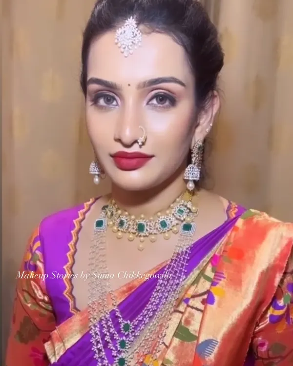 The beautiful Shravya, ready for her event. We chose a modern look with diamond and emerald jewelry, paired with a flawless base and a striking red lip.
