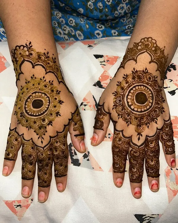 A classic and bold mandala design on the back of the hands. The symmetrical pattern is perfectly centered, creating a stunning and powerful look that is always in style.