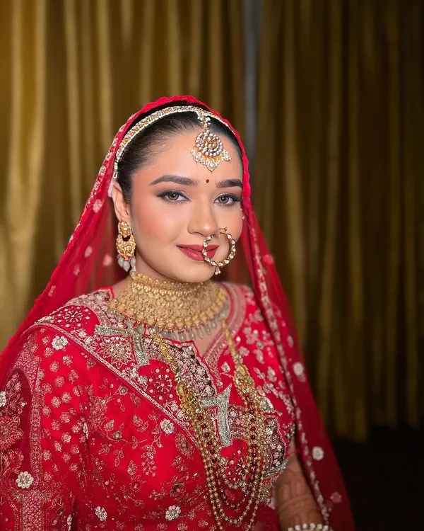 A close-up of my classic Indian bride. Notice the soft, blended eyeshadow and the clean liner that defines the eyes without overpowering them. Her skin is radiant and even, creating a perfect canvas for the traditional red bindi and gold jewellery.