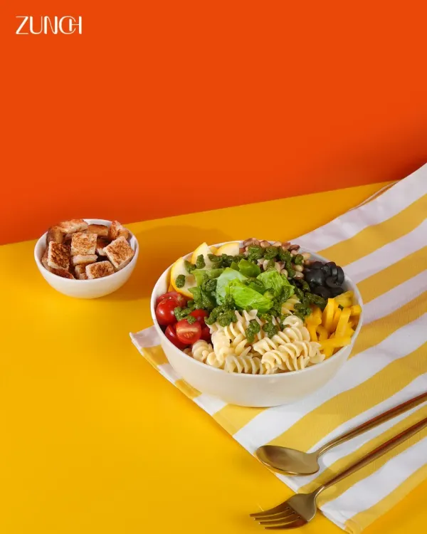 The very first Zunch bowl we created, our Pesto Piccolo. It’s not your usual salad, featuring pasta, fresh greens, and a vibrant pesto dressing that makes every bite interesting.