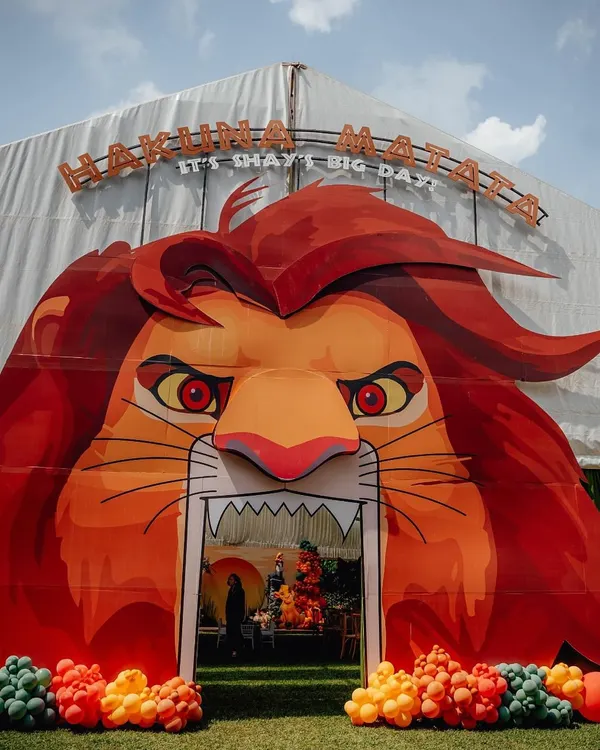 This larger than life lion head served as the grand entrance to a Lion King themed first birthday party. I love creating these high impact moments that set the tone for the entire celebration from the moment guests arrive.