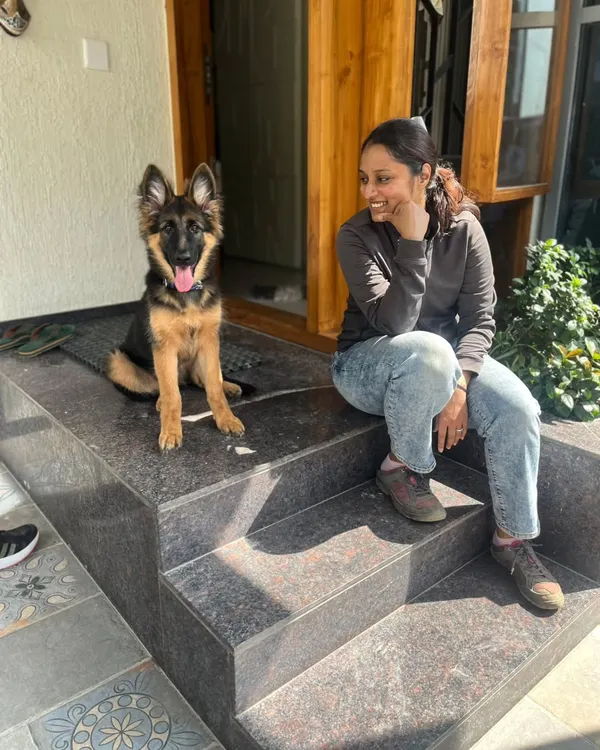 A bittersweet goodbye with Zoey after she completed her training. My job is to give her and her family the tools to succeed. Now their real journey of training together begins.