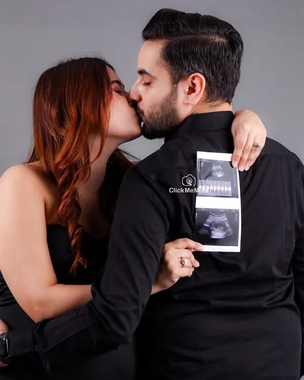 The first hello. Bringing your sonogram to the shoot is a wonderful way to make your session deeply personal. This pose beautifully incorporates the very first picture of your baby into your maternity portraits.