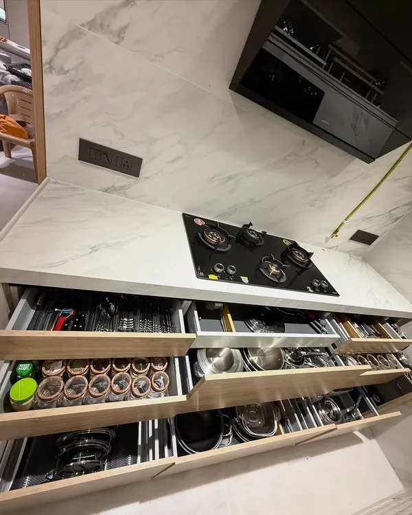 This is the heart of an organized kitchen, where functionality meets finesse. We design intuitive systems with dedicated zones for everything, so cooking becomes a smooth, effortless, and joyful experience every single day.