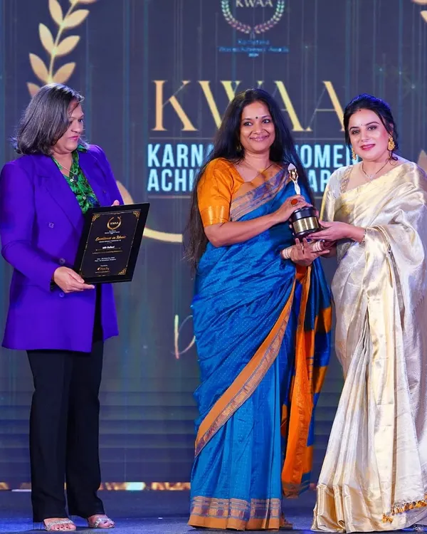 Receiving the 'Excellence in Music' award at the Karnataka Women Achievers' Awards (KWAA). I am so thankful for this honour.