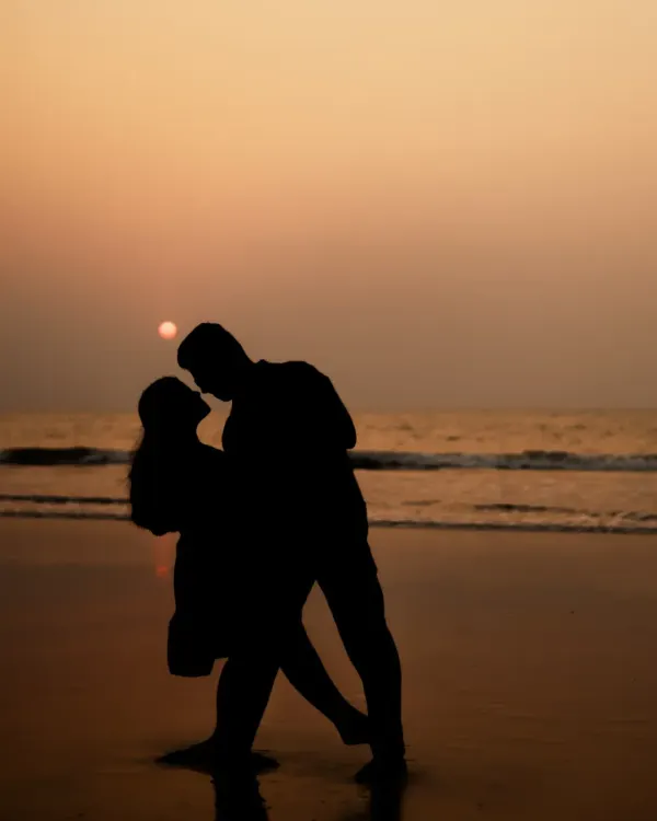 A stunning sunset silhouette of Hiresh and Apurva on the beach. This artistic and romantic style of pre-wedding photography creates truly memorable images.