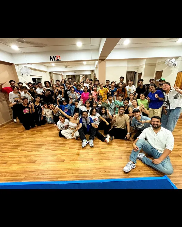 A full house for the workshop with Sanket Panchal. Look at all those happy faces. This is the community and energy we build at my studio.
