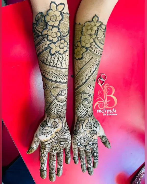 I love working with bold floral patterns. This design features large flowers on the arms, balanced with delicate jaali work and paisley elements on the hands.