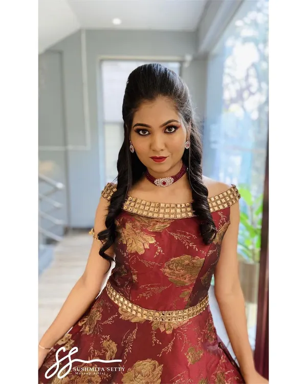 This is a gorgeous Sangeet look, perfect for a night of dancing. I created a dramatic eye with a sharp wing and paired it with a bold red lip for a glamorous finish.