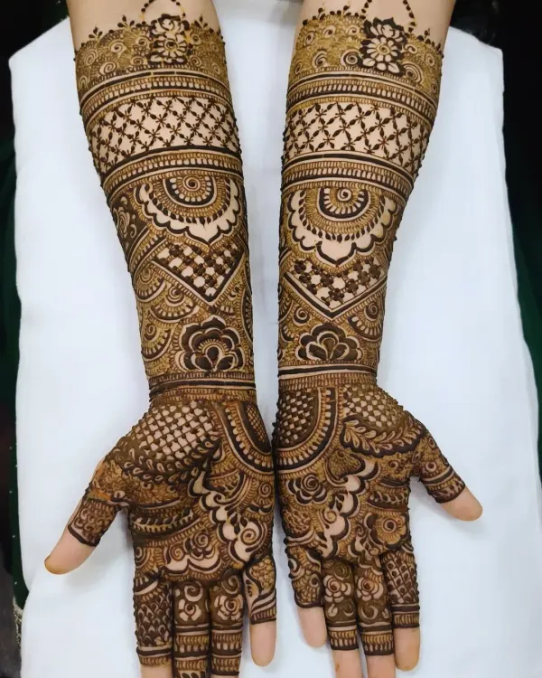 A classic and traditional full bridal design. I used a lot of geometric patterns like checkerboards and jaal work on the arms, balanced with delicate motifs on the palms.
