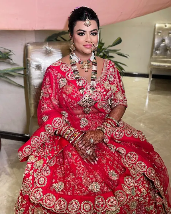 A picture of bridal perfection. I gave this bride soft, shimmering eyes and a flawless base with nude lips, creating an effortlessly glamorous look for her big day.