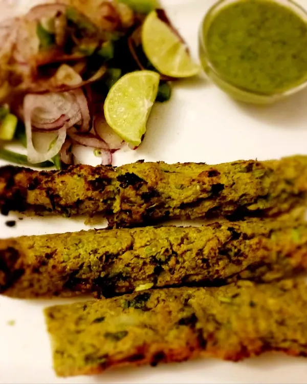My Ponk Seekh Kebabs are a healthy, oil-free snack made from tender green sorghum. This seasonal Gujarati delight is flavourful, nutritious, and a true winter treat.