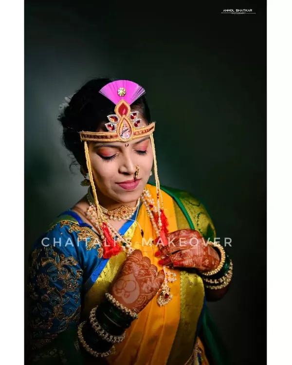 A beautiful bride ready for her wedding ceremony. I created a soft, nude makeup look with a focus on her eyes, paired with a traditional bun and the 'mundavalya' headpiece.