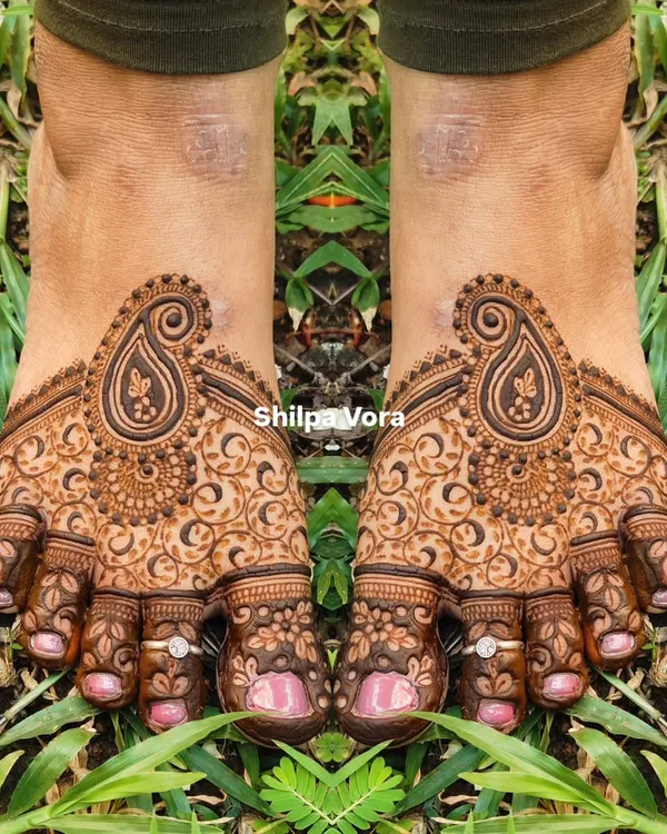 A beautiful paisley design for the feet, with intricate swirls and details covering the toes and top of the foot.