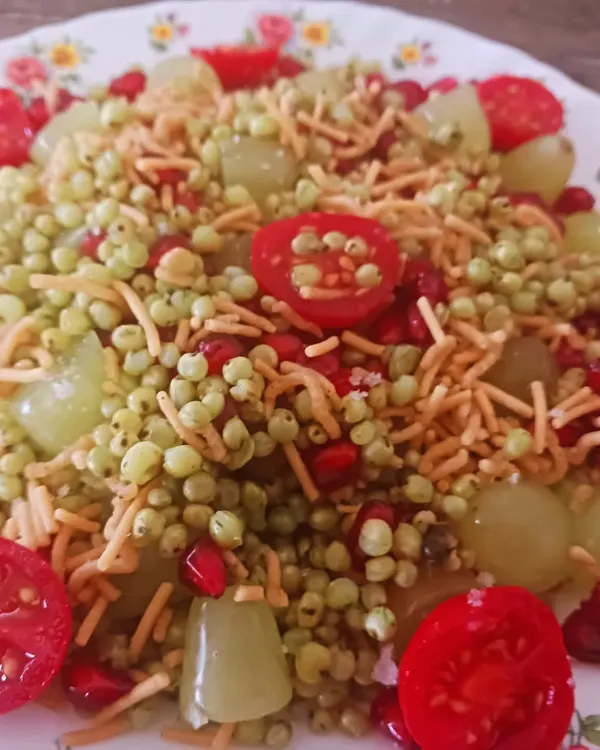 A fresh and vibrant Ponk Bhel. I've mixed the tender green sorghum with grapes, cherry tomatoes, and pomegranate, creating a delightful snack that is an explosion of textures and flavours.