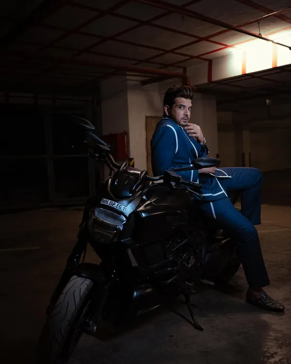 A different angle of Karan Kundrra's custom suit for the Indian Telly Awards. This pose highlights the sharp tailoring and the unique, open-collar styling.