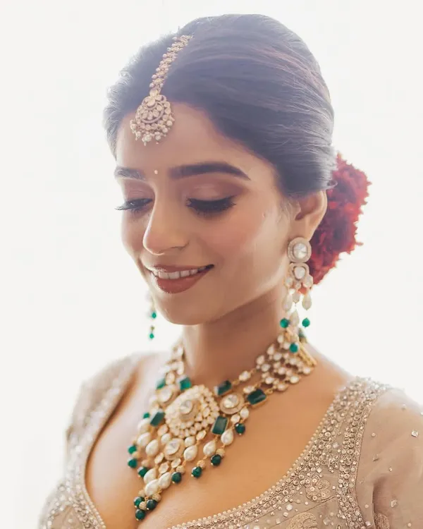 A bride’s glow is unmatched, and I design jewels to complement that radiance. This stunning bridal set features a magnificent polki and emerald necklace, matching earrings, and a delicate maang tikka, all handcrafted to create a timeless look for your most special day.